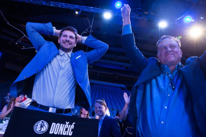 ST-03-04-MavsBall22_0019